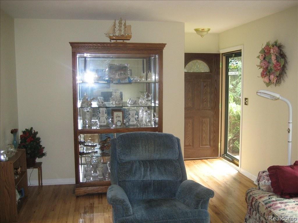 20105 Haggerty Road Belleville, MI 48111 - Photo 6 of 13 Living Room b