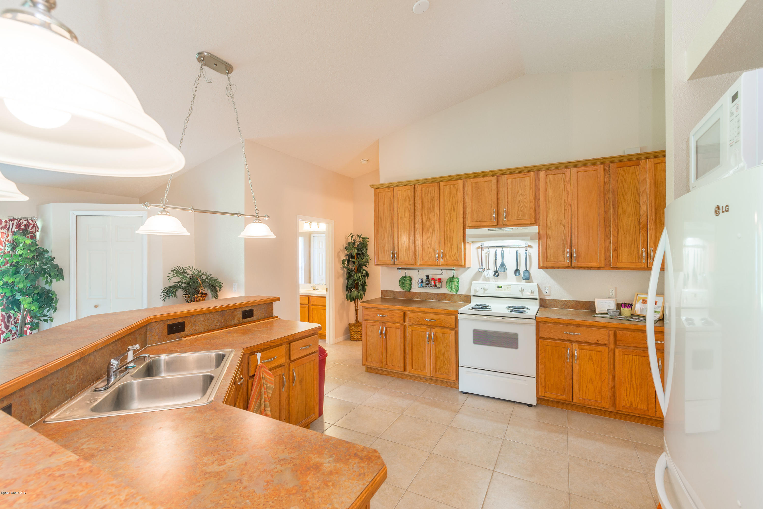2109 Gascon Road Southwest Palm Bay, FL 32908 - Photo 2 of 23 Kitchen