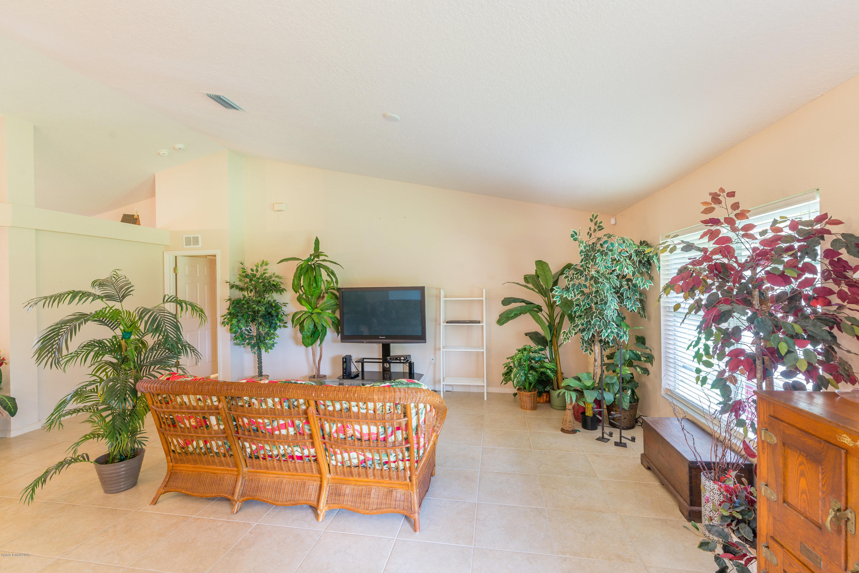 2109 Gascon Road Southwest Palm Bay, FL 32908 - Photo 11 of 23 Great Room