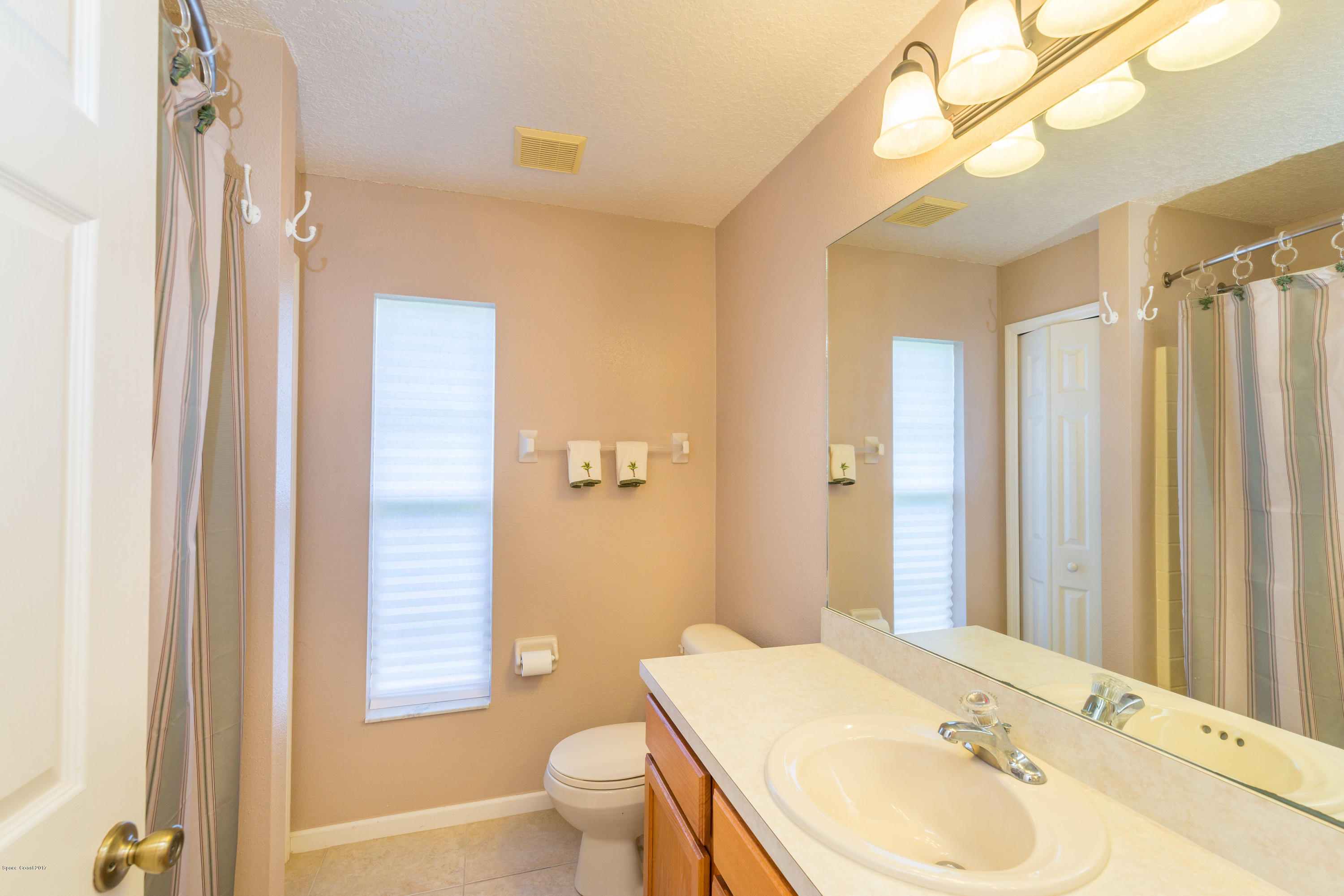 2109 Gascon Road Southwest Palm Bay, FL 32908 - Photo 17 of 23 Guest Bathroom