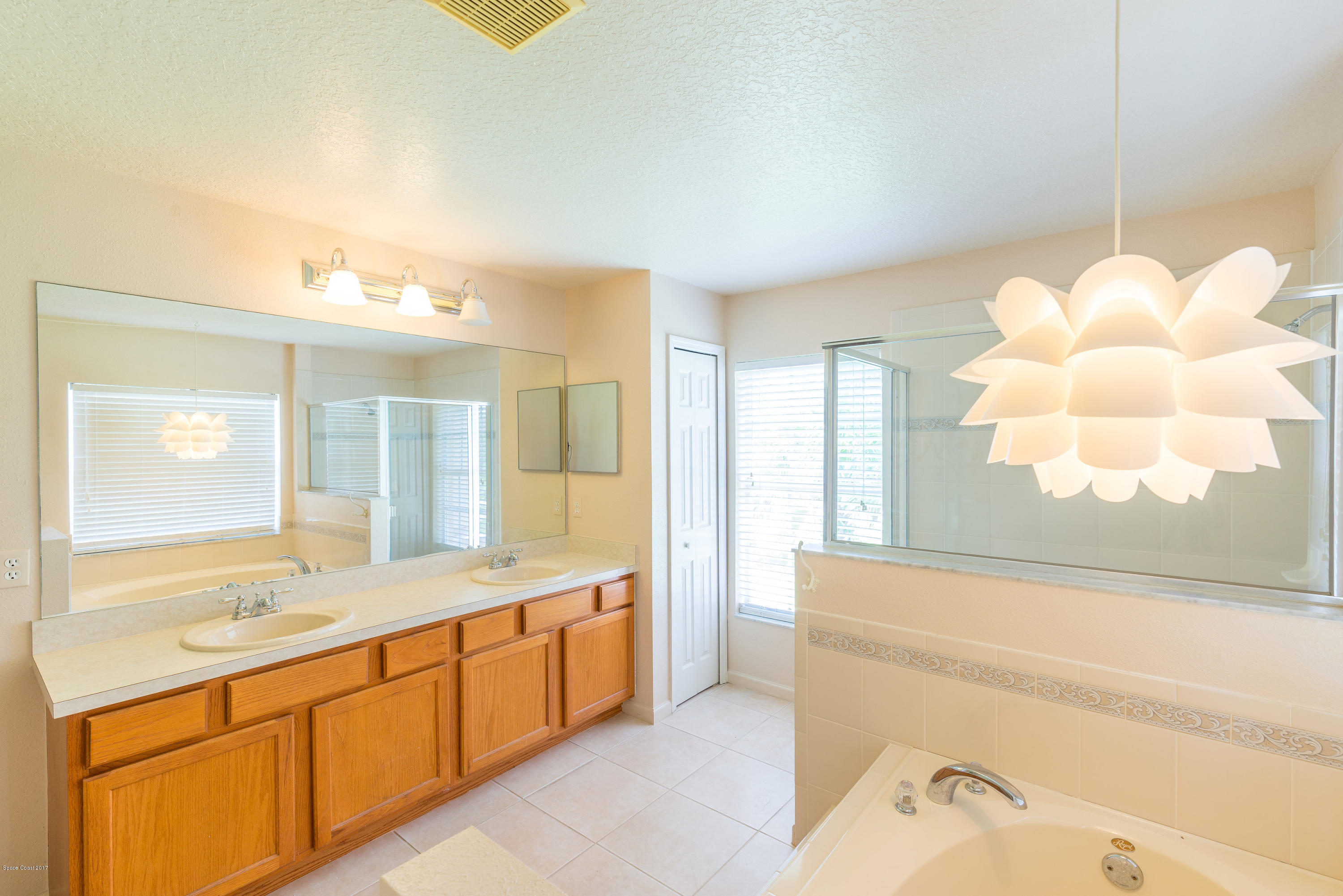2109 Gascon Road Southwest Palm Bay, FL 32908 - Photo 4 of 23 Master Bathroom