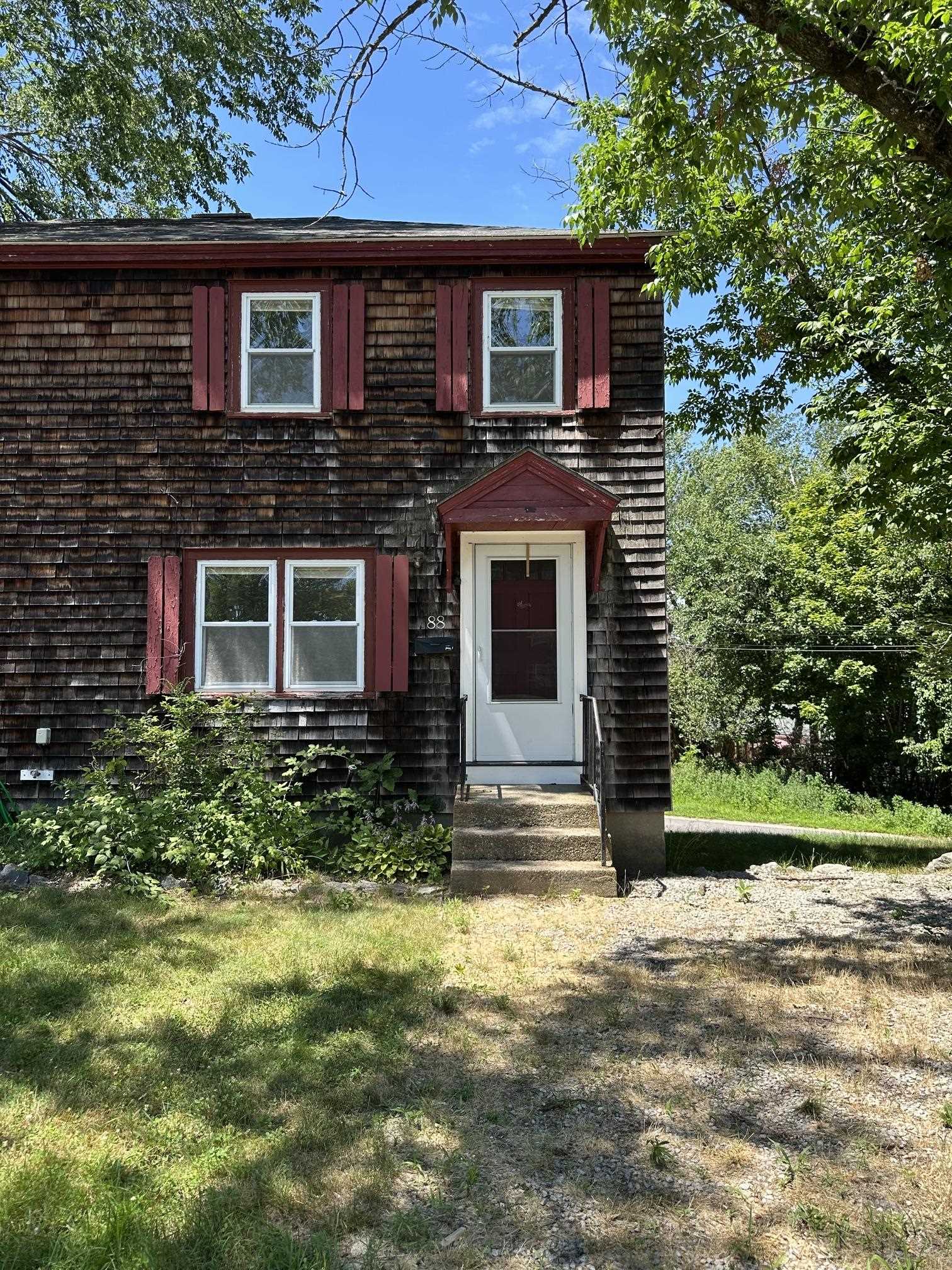 88 Mary Ann Road Manchester, NH 03104 - Photo 2 of 13