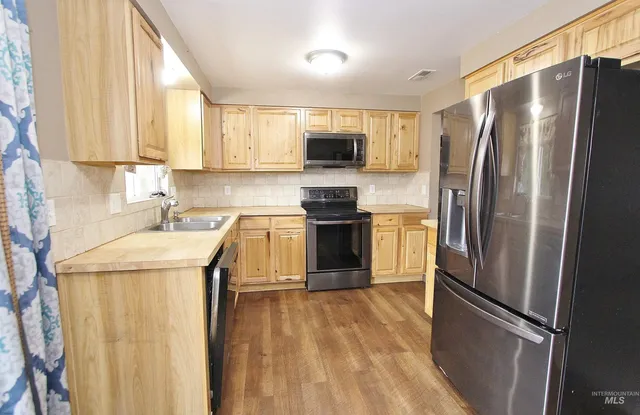 $320,000 | 370 South 10th Street East, Mountain Home, ID 83647