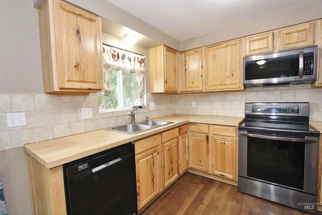 $320,000 | 370 South 10th Street East, Mountain Home, ID 83647