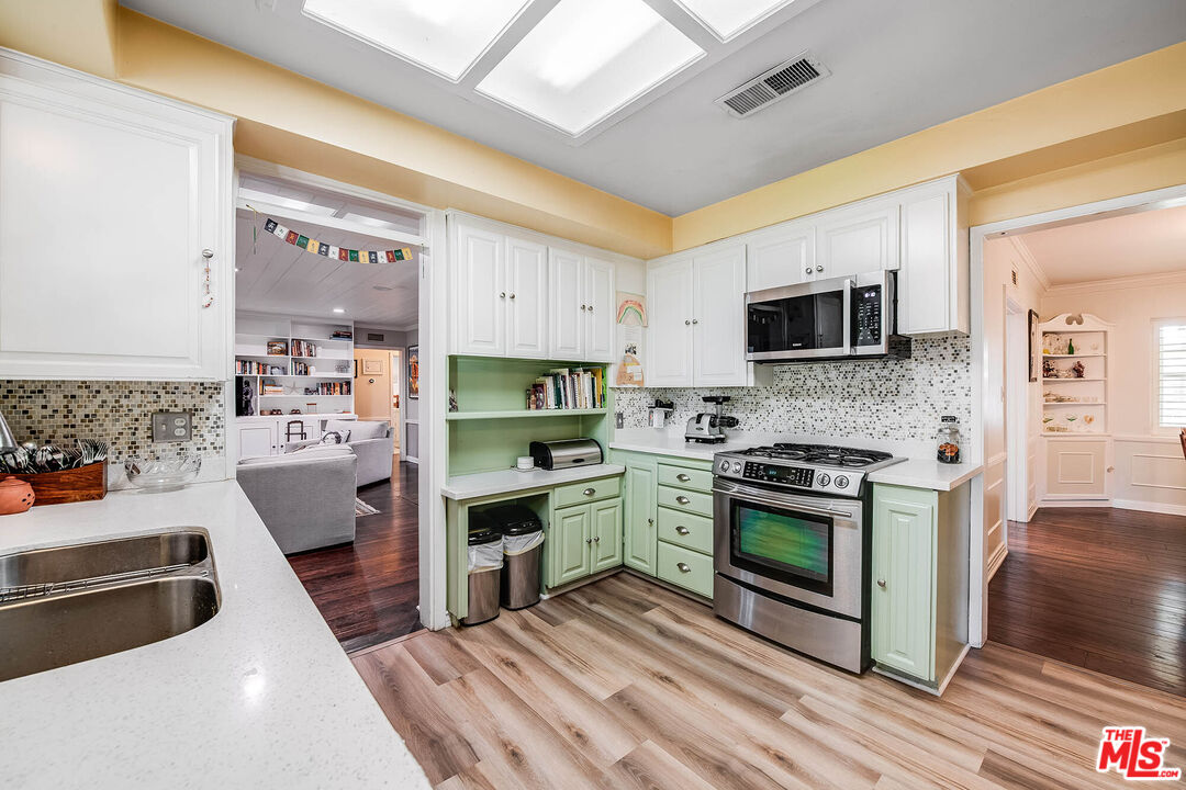 11146 Valley Spring Lane Studio City, CA 91602 - Photo 15 of 58