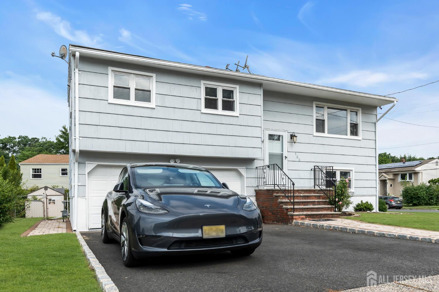 125 Jeff Street Edison, NJ 08837 - Photo 2 of 45