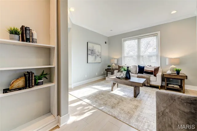 $535,000 | 6413 Lloyd Avenue, St. Louis, MO 63139