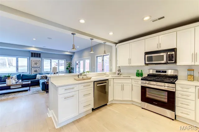 $535,000 | 6413 Lloyd Avenue, St. Louis, MO 63139