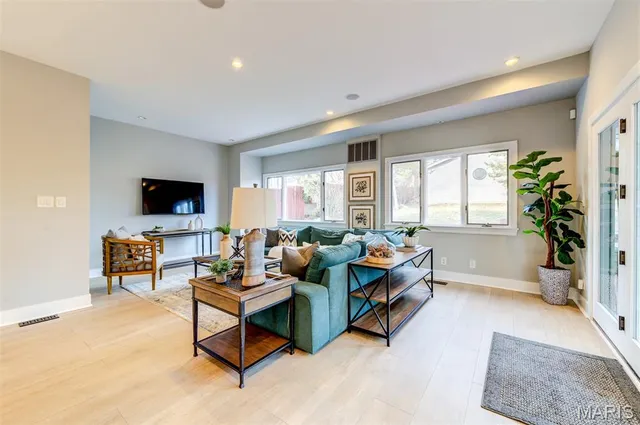 $535,000 | 6413 Lloyd Avenue, St. Louis, MO 63139