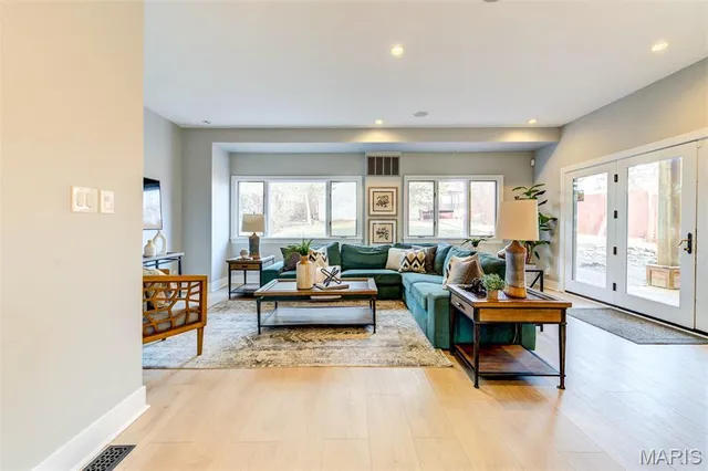 $535,000 | 6413 Lloyd Avenue, St. Louis, MO 63139