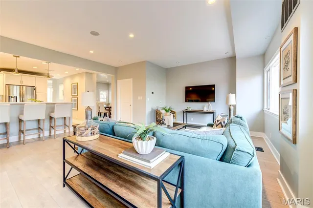 $535,000 | 6413 Lloyd Avenue, St. Louis, MO 63139