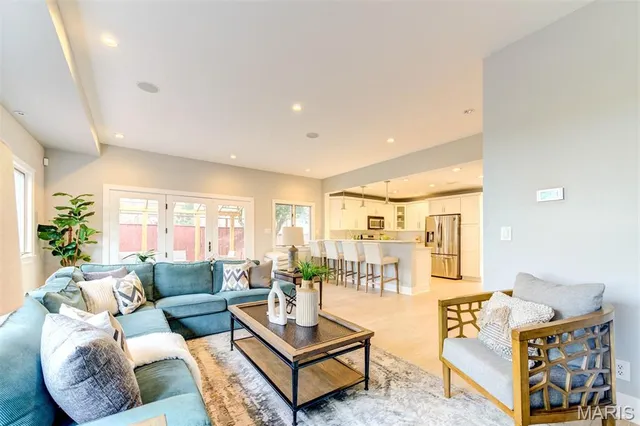 $535,000 | 6413 Lloyd Avenue, St. Louis, MO 63139