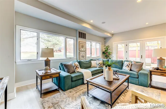 $535,000 | 6413 Lloyd Avenue, St. Louis, MO 63139