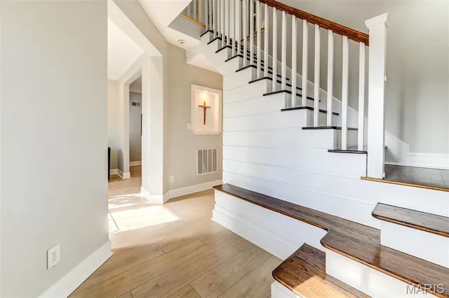 $535,000 | 6413 Lloyd Avenue, St. Louis, MO 63139