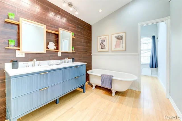 $535,000 | 6413 Lloyd Avenue, St. Louis, MO 63139