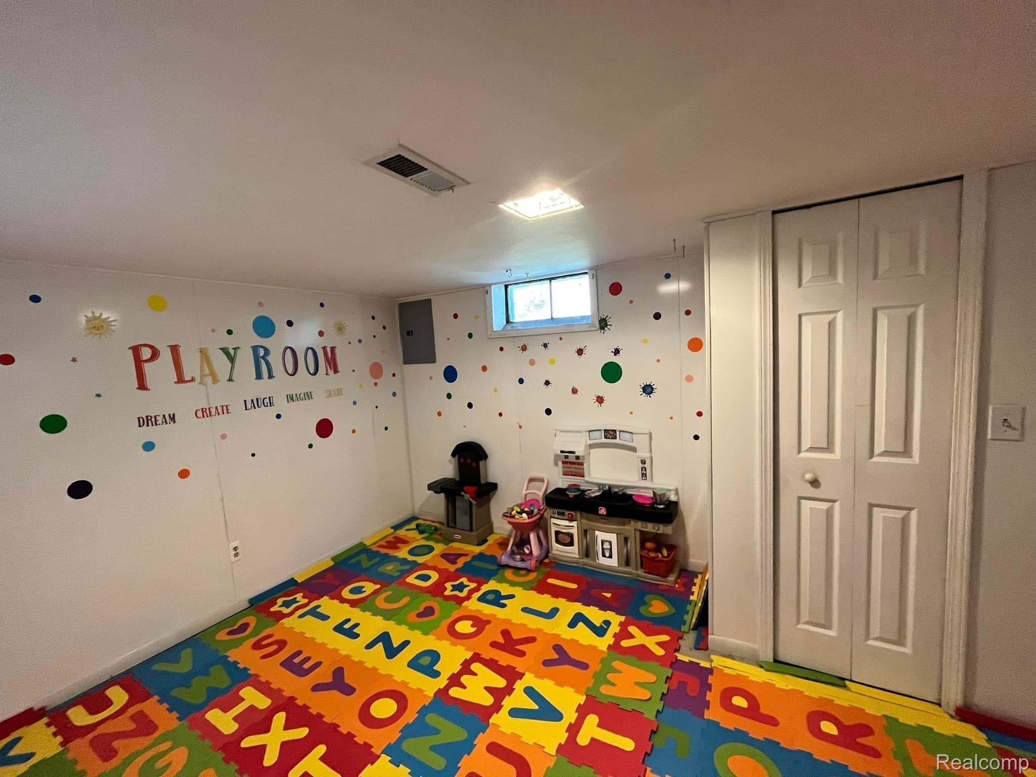 5515 Colony Road Grand Blanc, MI 48439 - Photo 15 of 24 Large enclosed area in basement - perfect for p