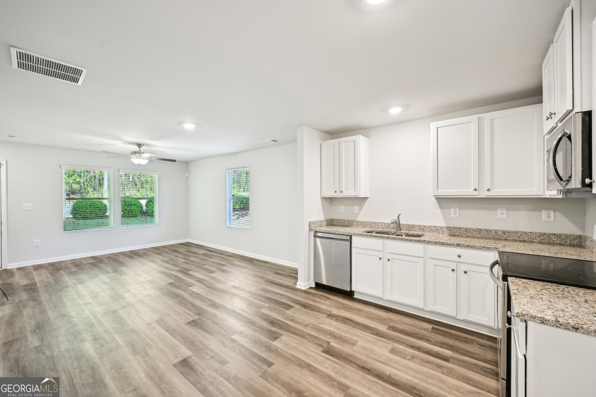 4437 Ben Hill Road Atlanta, GA 30349 - Photo 6 of 23