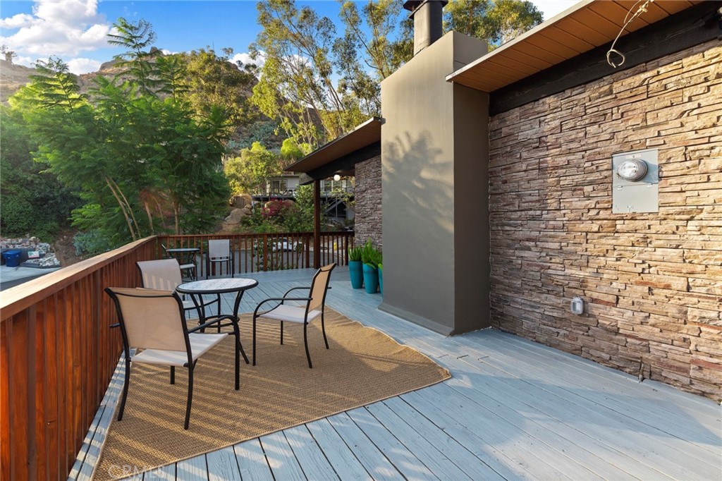 4084 Miramonte Place Riverside, CA 92501 - Photo 19 of 60 a view of deck with patio
