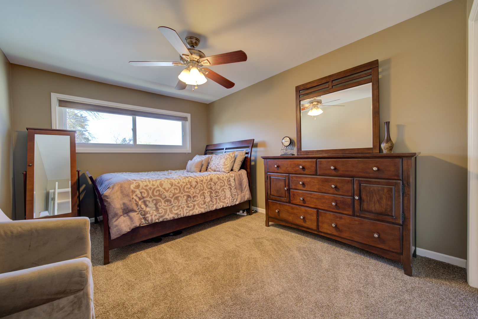 9211 Washington Road Morton Grove, IL 60053 - Photo 19 of 29 a bedroom with a bed and a dresser