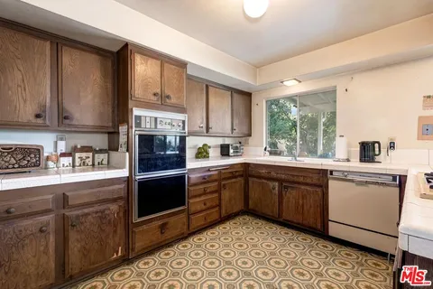 $1,299,000 | 24561 Calvert Street, Woodland Hills, CA 91367