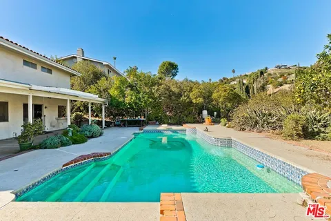 $1,299,000 | 24561 Calvert Street, Woodland Hills, CA 91367