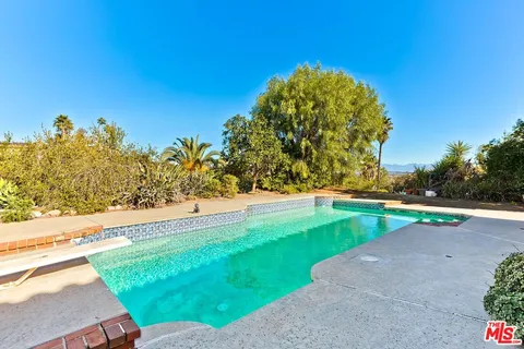 $1,299,000 | 24561 Calvert Street, Woodland Hills, CA 91367