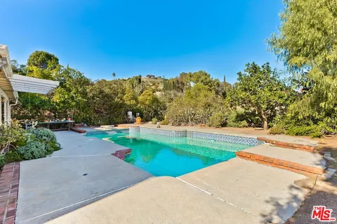 $1,299,000 | 24561 Calvert Street, Woodland Hills, CA 91367