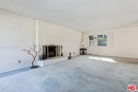 $1,299,000 | 24561 Calvert Street, Woodland Hills, CA 91367