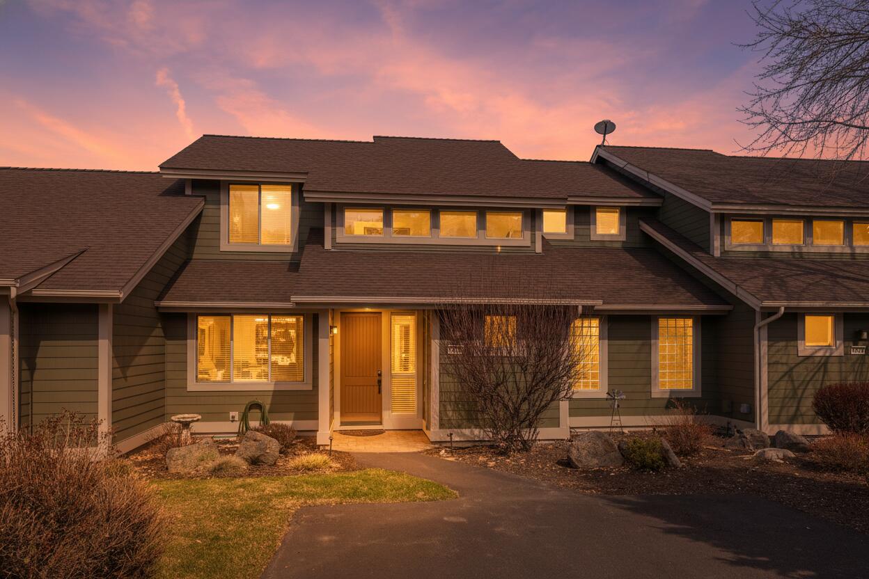 10674 Village Loop Redmond, OR 97756 - Photo 2 of 28 10674 Twilight