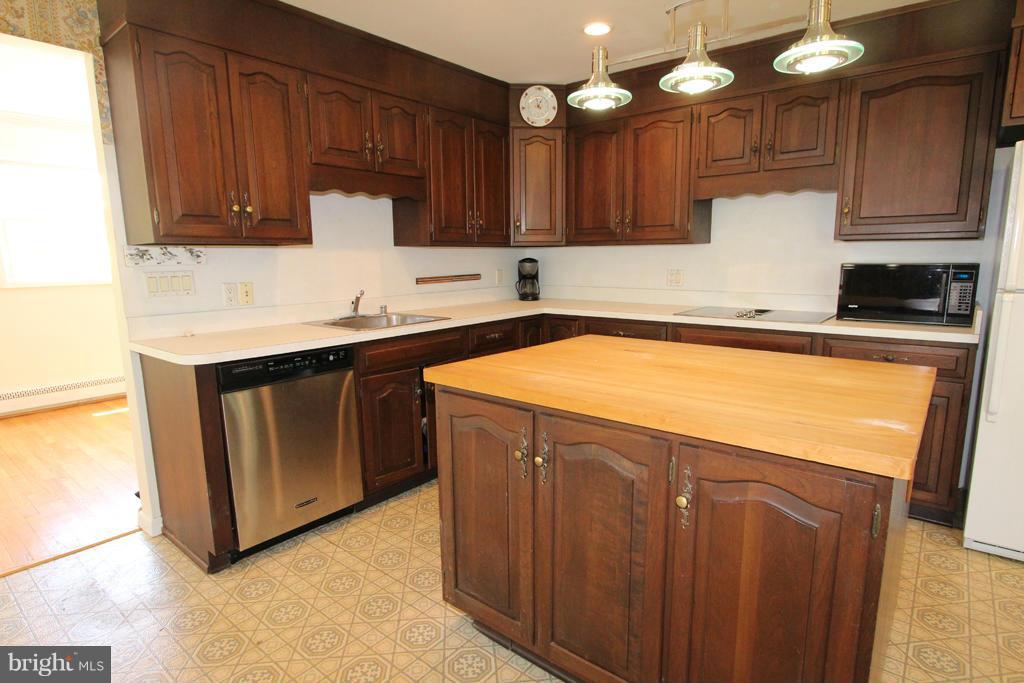 4305 Guinea Road Annandale, VA 22003 - Photo 11 of 29 Kitchen