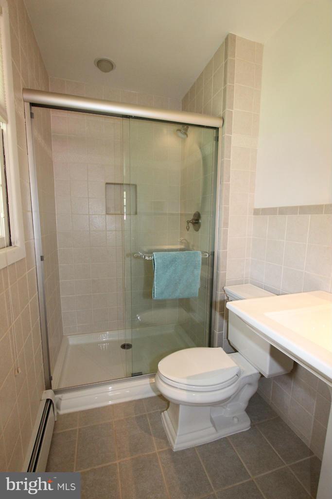4305 Guinea Road Annandale, VA 22003 - Photo 15 of 29 Bath (Master)