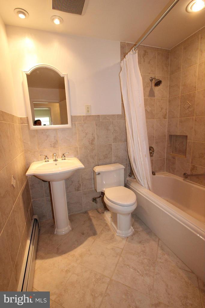 4305 Guinea Road Annandale, VA 22003 - Photo 18 of 29 Bath