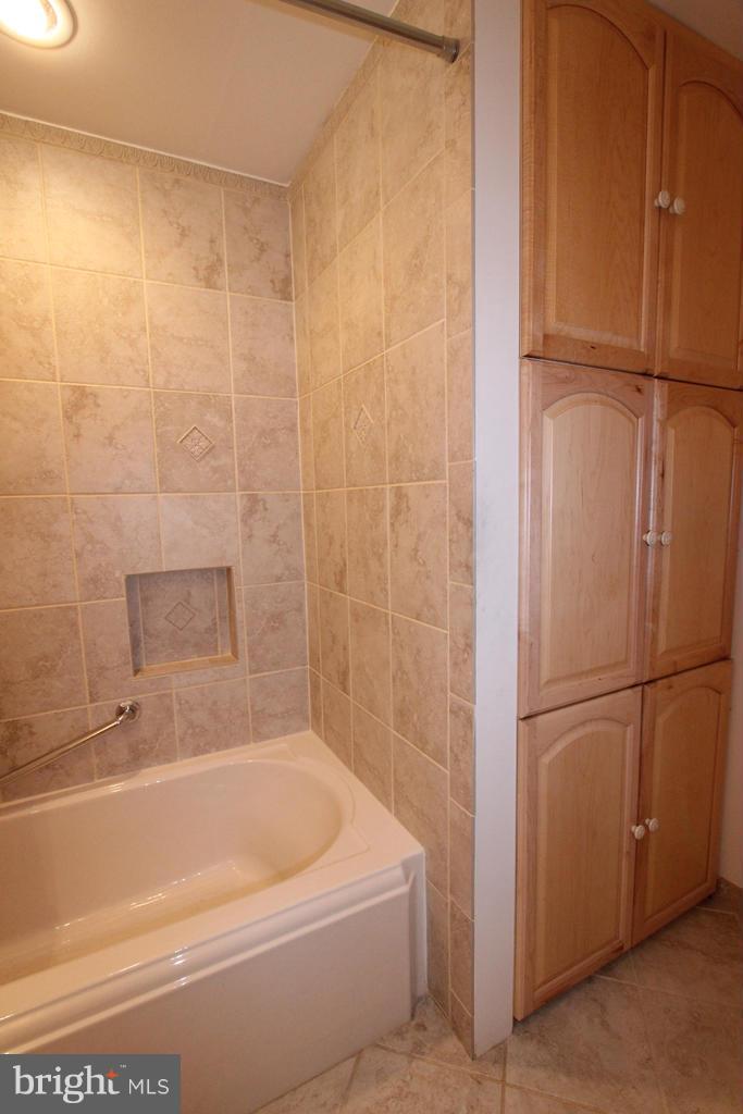 4305 Guinea Road Annandale, VA 22003 - Photo 20 of 29 Bath