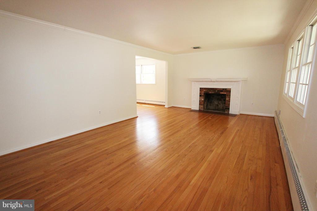 4305 Guinea Road Annandale, VA 22003 - Photo 3 of 29 Living Room