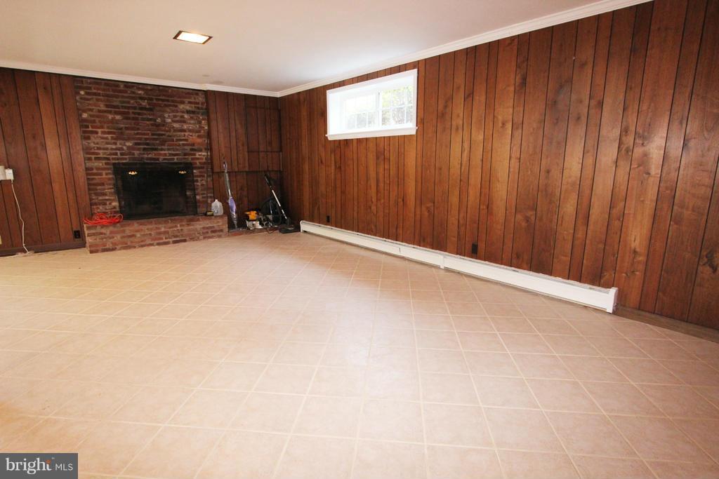 4305 Guinea Road Annandale, VA 22003 - Photo 25 of 29 Family Room