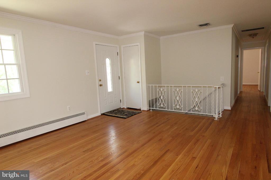 4305 Guinea Road Annandale, VA 22003 - Photo 5 of 29 Living Room
