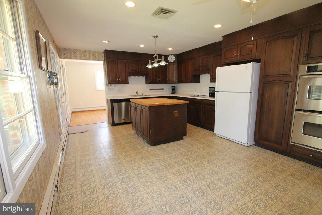 4305 Guinea Road Annandale, VA 22003 - Photo 10 of 29 Kitchen