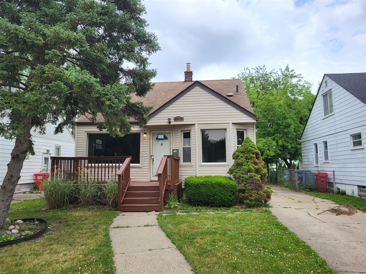 22820 Teppert Avenue Eastpointe, MI 48021 - Photo 1 of 13