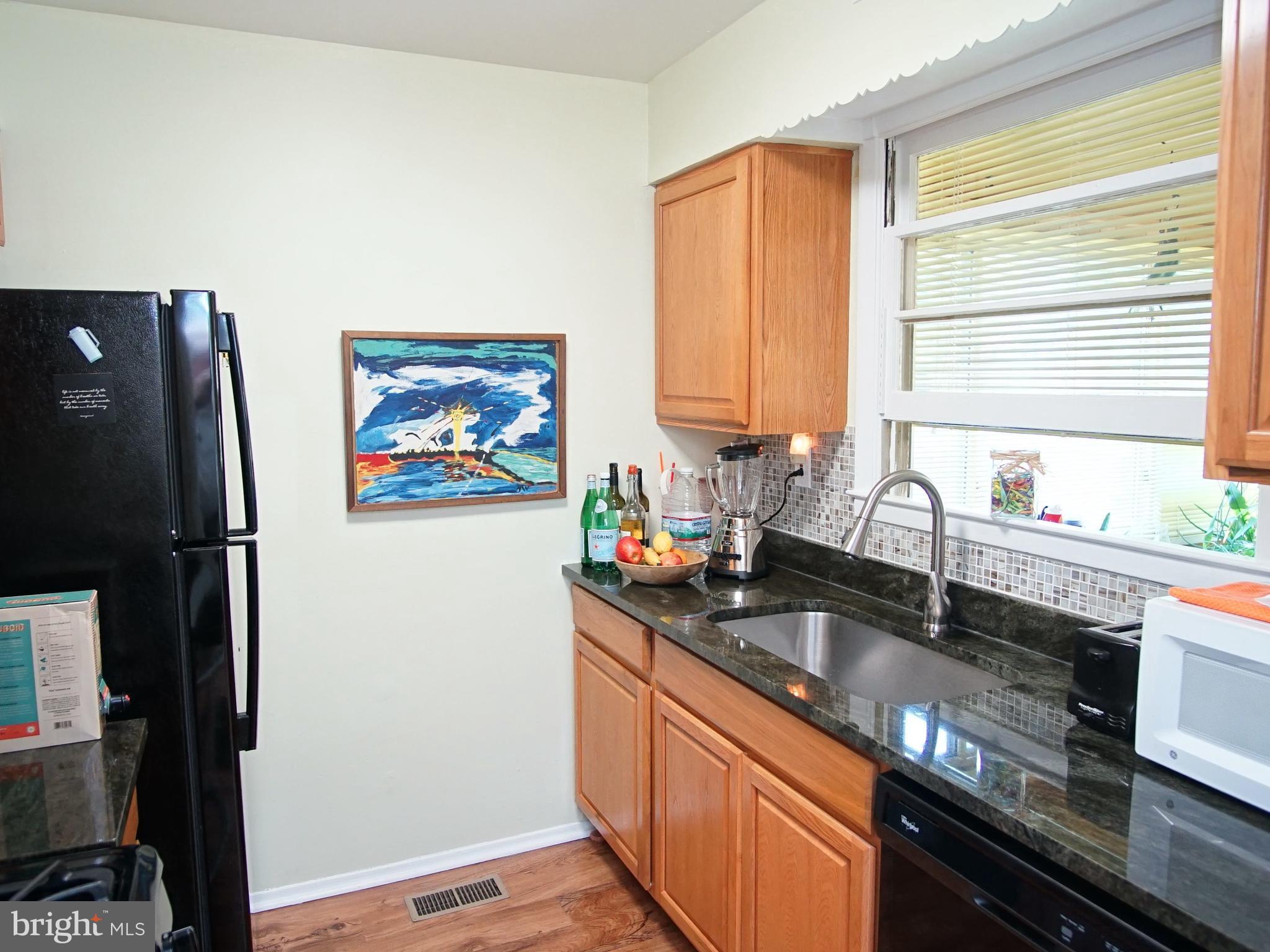 821 Cliffedge Road Baltimore, MD 21208 - Photo 9 of 24 Kitchen