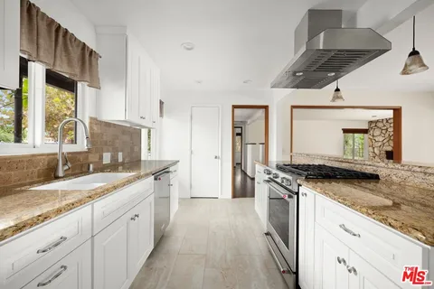 $1,299,000 | 16822 Valerio Street, Lake Balboa, CA 91406