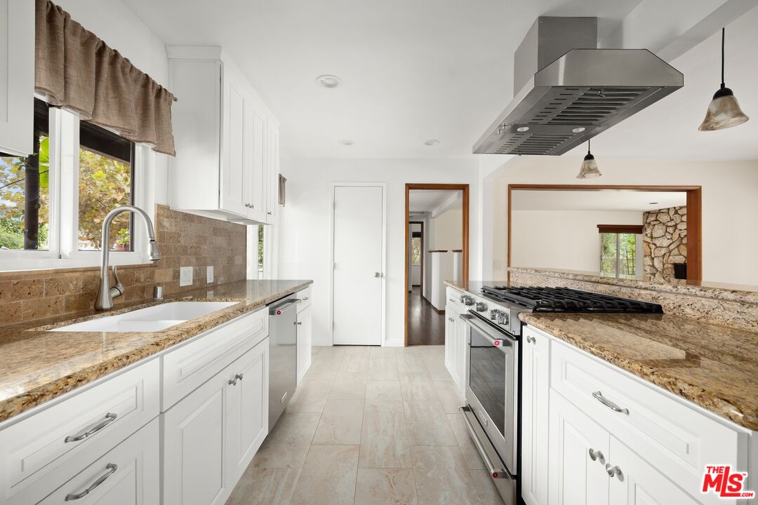 16822 Valerio Street Lake Balboa, CA 91406 - Photo 11 of 37