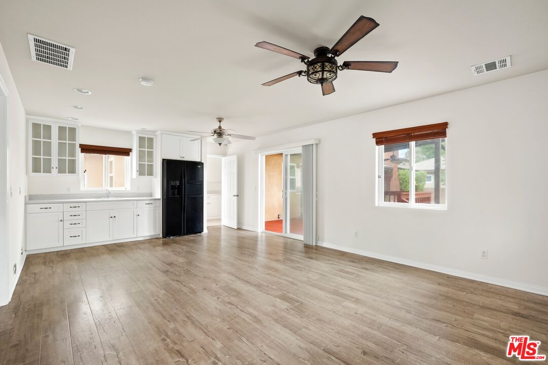 16822 Valerio Street Lake Balboa, CA 91406 - Photo 15 of 37