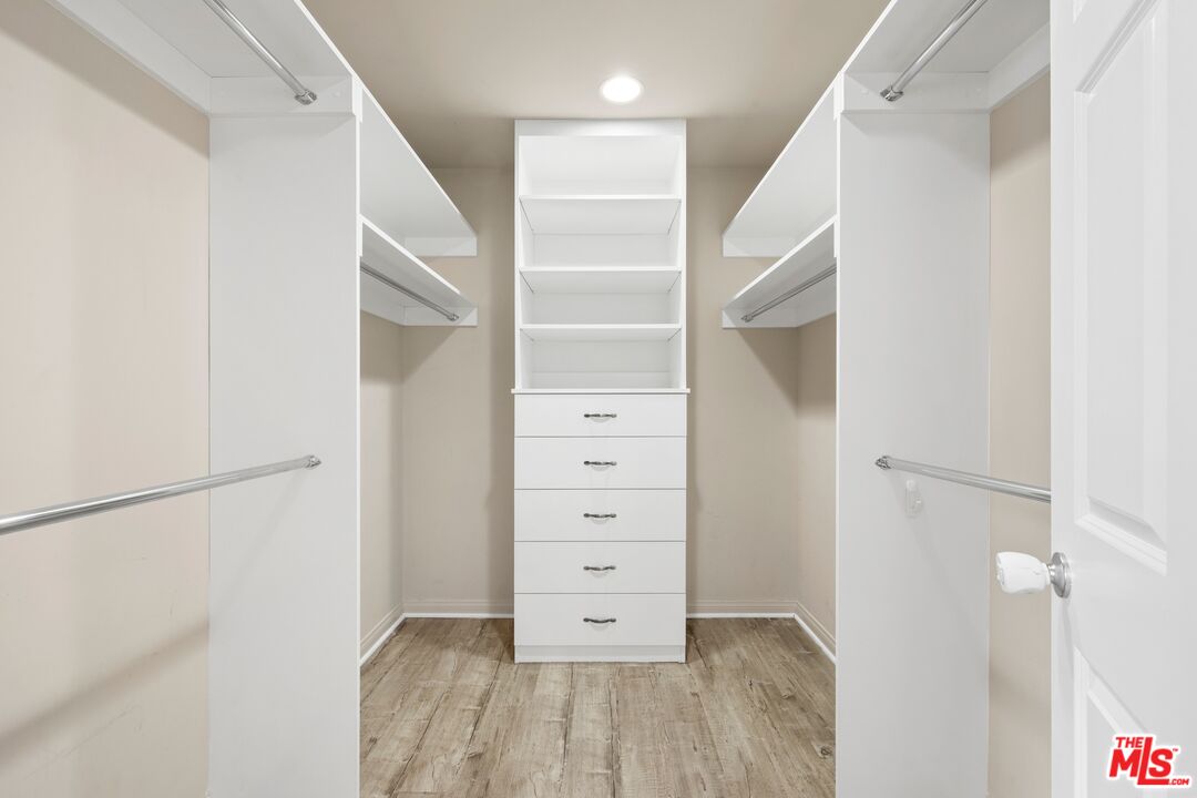 16822 Valerio Street Lake Balboa, CA 91406 - Photo 19 of 37