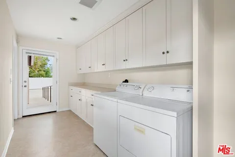 $1,299,000 | 16822 Valerio Street, Lake Balboa, CA 91406