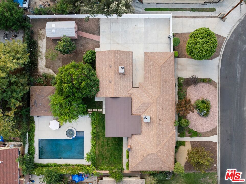 16822 Valerio Street Lake Balboa, CA 91406 - Photo 2 of 37