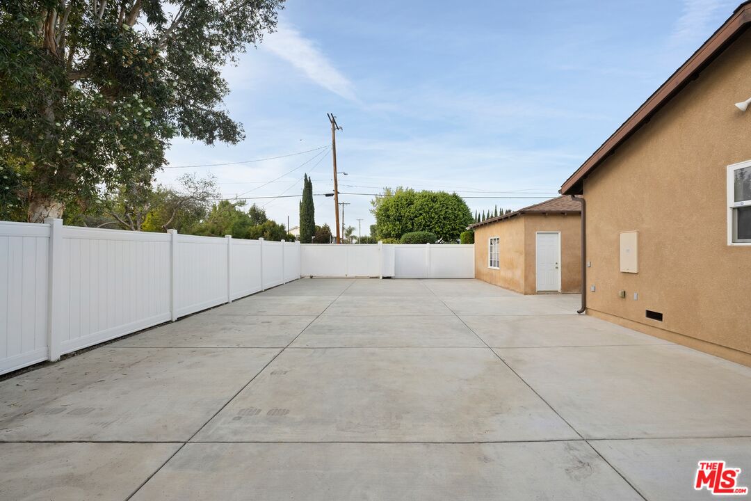 16822 Valerio Street Lake Balboa, CA 91406 - Photo 33 of 37