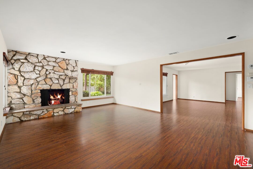 16822 Valerio Street Lake Balboa, CA 91406 - Photo 5 of 37