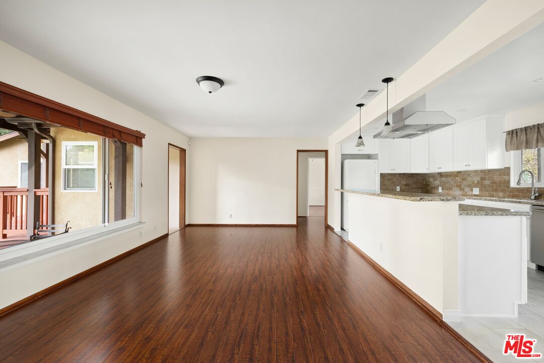 16822 Valerio Street Lake Balboa, CA 91406 - Photo 6 of 37