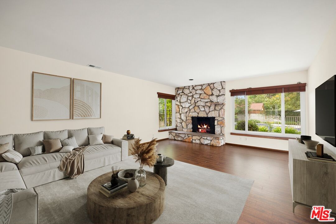 16822 Valerio Street Lake Balboa, CA 91406 - Photo 9 of 37