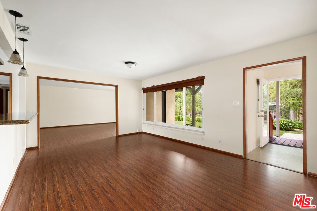 16822 Valerio Street Lake Balboa, CA 91406 - Photo 10 of 37